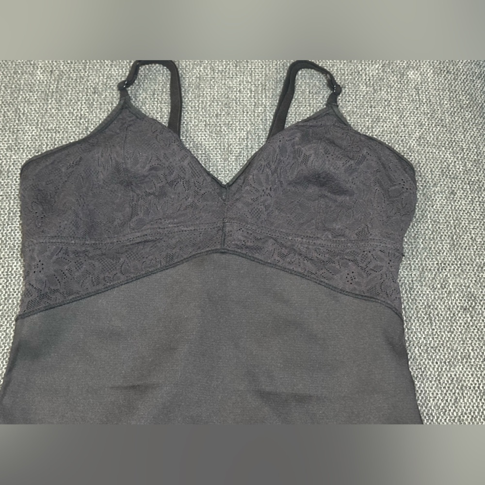 Maidenform Women’s Lace Shapewear Bodysuit – Firm Control, Wireless – SZ- M– EUC - Picture 11 of 11